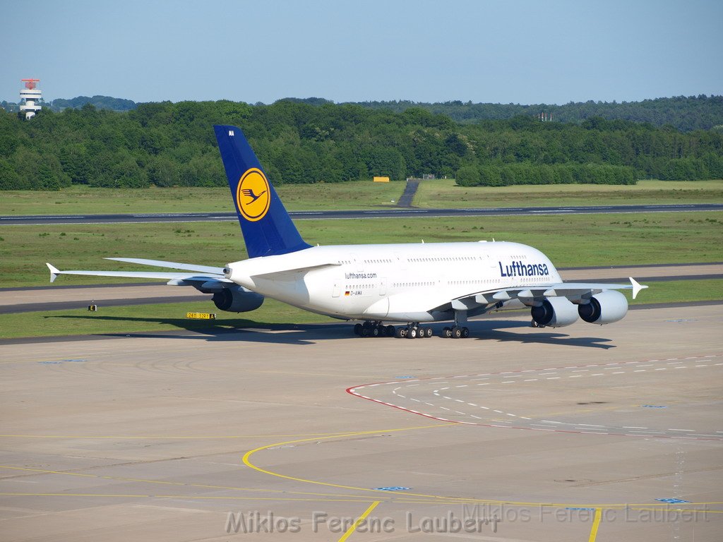 Lufthansa Airbus A 380 zu Besuch Flughafen Koeln Bonn P039.JPG
